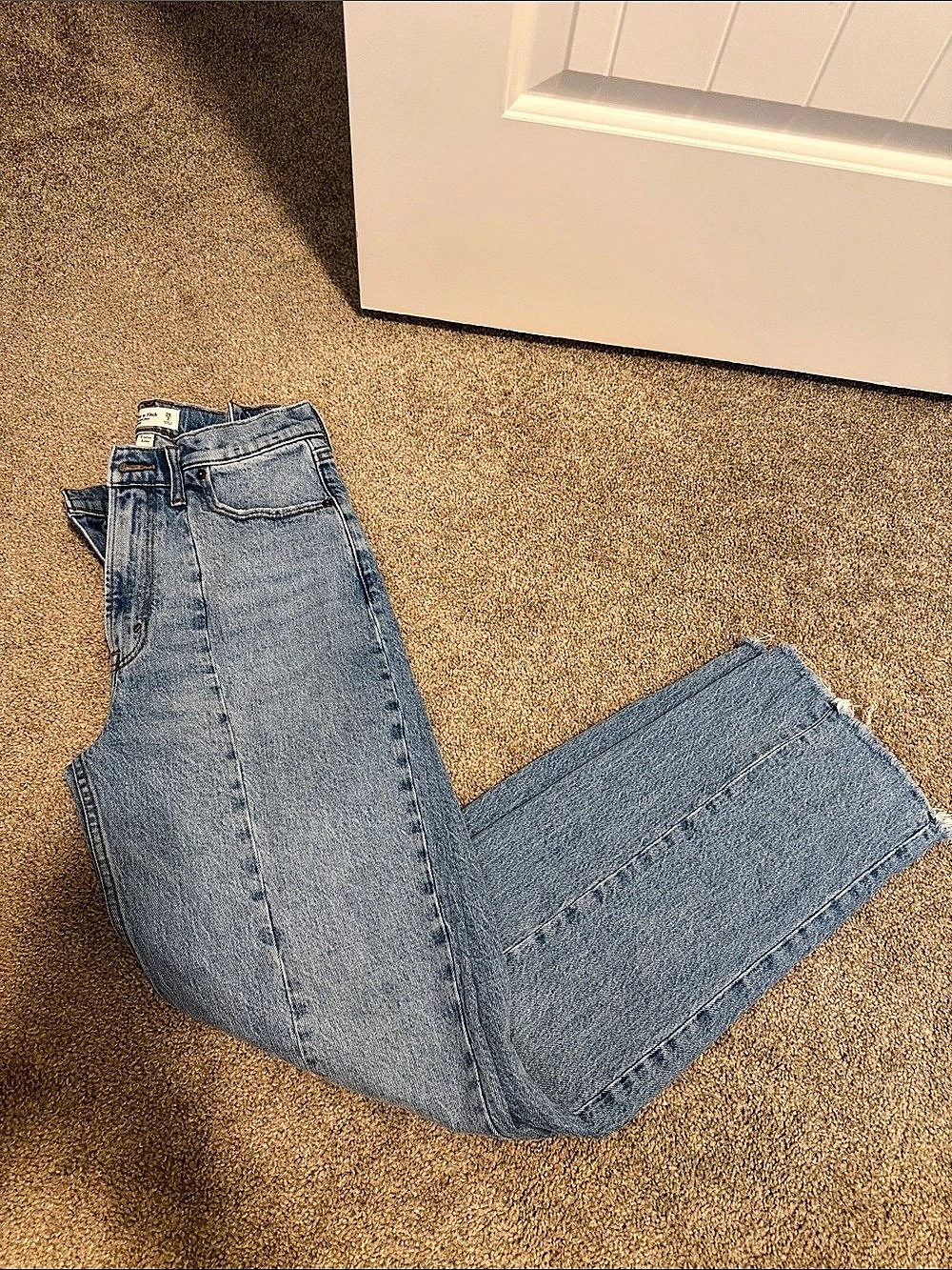Abercrombie & Fitch Curve Love Relaxed High Rise 90s Jean